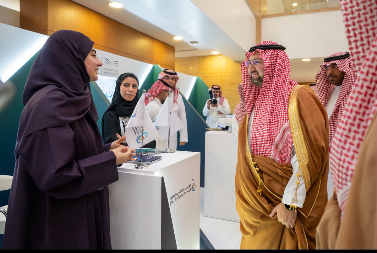 AAzizTalal's tweet image. في ملتقى القطاع غير الربحي في التعليم والتدريب، وبحضور معالي وزير التعليم، أطلقنا دراسة أعدتها #طلال_الخيرية بالتعاون مع الوزارة، لتشخيص واقع رياض الأطفال التابعة للقطاع غير الربحي.
الدراسة تسعى لتمكين هذه الروضات بالتشريعات، والمناهج، والكفاءات، والتمويل المستدام.…