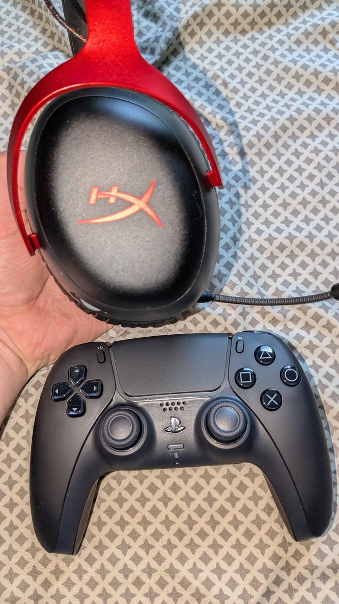 Trunkiez's tweet image. Btw guys I'm a Hyper-X affiliate! Use code: trunkiez-15 for 10% off and my link: hx.hyperx.gg/trunkiez
Best quality headphones I've had :)