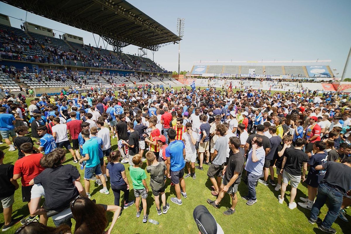 davidlo_8's tweet photo. Tornareu, estic segur 💙
Visca el Lleida i la seva gent. https://t.co/lWnw5Y5sbG
