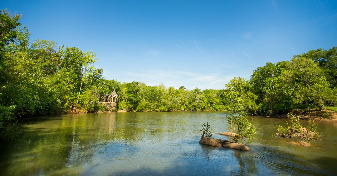 MaconGaSoul's tweet photo. Access to the Ocmulgee River at Amerson River Park is closed until further notice due to dangerously high water levels (3,000+ cfs). It will reopen once it drops below 2,000 cfs. 🚫🌊

Spring St. boat ramp remains open for fishing boats only. 🎣 https://t.co/dRC2WlAyex