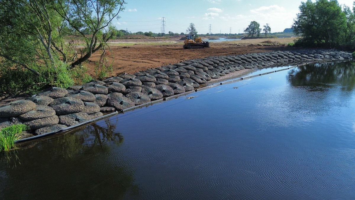 Successfully repaired river breach in Derbyshire this month.The river breached its banks last November in the heavy rain causing the river to become part of the quarry ! great job by our Contract and Site management team to put the river back on track👍💥
