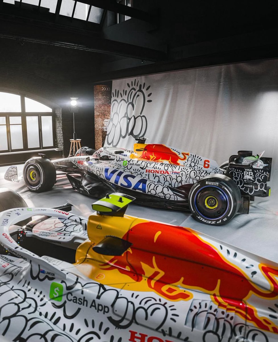 TheUpperEnt's tweet photo. Olaolu Slawn becomes the FIRST artist globally to feature his work on an F1 car racing at the British Grand Prix.🏎️🩷 https://t.co/Y00tU4ybXk