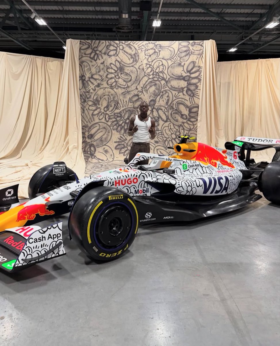 TheUpperEnt's tweet photo. Olaolu Slawn becomes the FIRST artist globally to feature his work on an F1 car racing at the British Grand Prix.🏎️🩷 https://t.co/Y00tU4ybXk