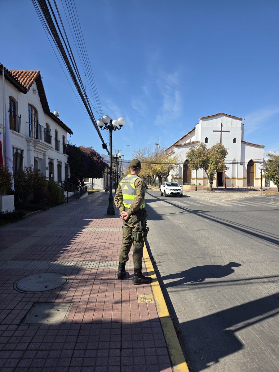 #Buin Nuestros Carabineros de la 15 Comisaría de Buin, realizan fiscalizaciones aleatorias preventivas en la comuna, brindando mayor sensacion de seguridad a los ciudadanos.
#CarabinerosDeChile 
#CarabinerosParaTodos
