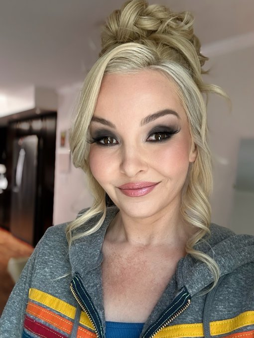 Watch Aaliyah Love🎀's leaked NSFW photo on TwXstars