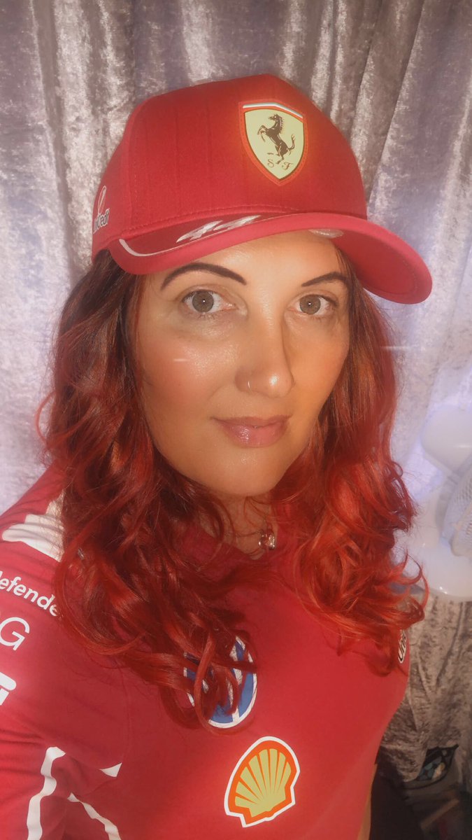 KARAOKEQUEEN29's tweet photo. This girl is ready for @SilverstoneUK 2025 
#Letsgo @LewisHamilton #lewishamilton #BritishGP #Silverstone https://t.co/LLBgIjgOk8