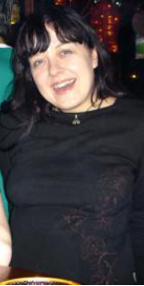 Mam 24 lata. Jestem głupią gąską o wątpliwych gustach. Wyborczą czytam codziennie jak Biblię. Wierzę w to, co mówią w telewizji. Minie jeszcze kilka lat zanim się intelektualnie ogarnę. Parę kolejnych zanim wyjdę za mąż. Dojrzewam. Bo nikt mnie nie zabił w parku.