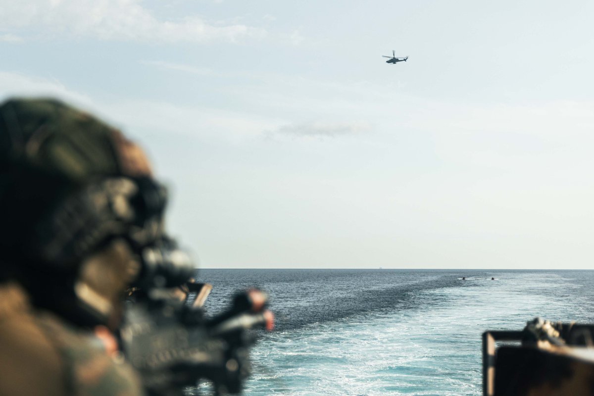 22nd_MEU's tweet image. The Best Offense is Good Defense
@USMC with #22ndMEUSOC and @USNavy with #USSSanAntonio, conduct a DATF exercise during COMPTUEX. During COMPTUEX, the IWOARG and 22nd MEU(SOC), refine tactics, techniques, and procedures to enhance readiness and lethality as a unified team.
