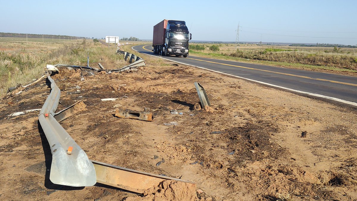 FADEEAC's tweet photo. 🔴 Emergencia nacional en la infraestructura vial
Desde FADEEAC volvemos a pedir acciones urgentes para reparar las rutas y caminos del país.

#InfraestructuraVial #EmergenciaVial #TransporteDeCargas #SeguridadVial #FADEEAC

https://t.co/stL99ctwzy https://t.co/DIVhFMA7YX