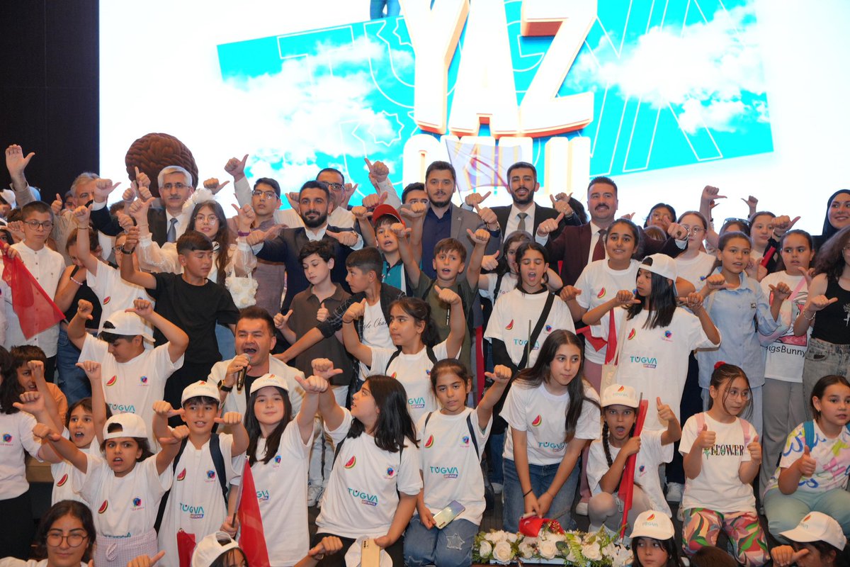 ygnismail's tweet photo. İşte Ankara Gençliği 💪

Sayısı 10 bini geçen yaz okulu öğrencimizle #TügvaAnkara yaz okulu sürecimizi başlattık.

Salonları heyecanıyla, camileri imanıyla dolduran bir gençlikti hayalimiz.

En uzak ilçemizden, en kalabalık ilçemize her yerde Tügva bayrağı dalgalanıyor.

Hamd olsun hayalimizi gerçekliğe şahit etmeyi başardık.

Çünkü bizdeki teşkilat, teşkilatımızdaki samimiyet, samimiyetimizdeki bereket bambaşka 😎

Maşallah, barekallah