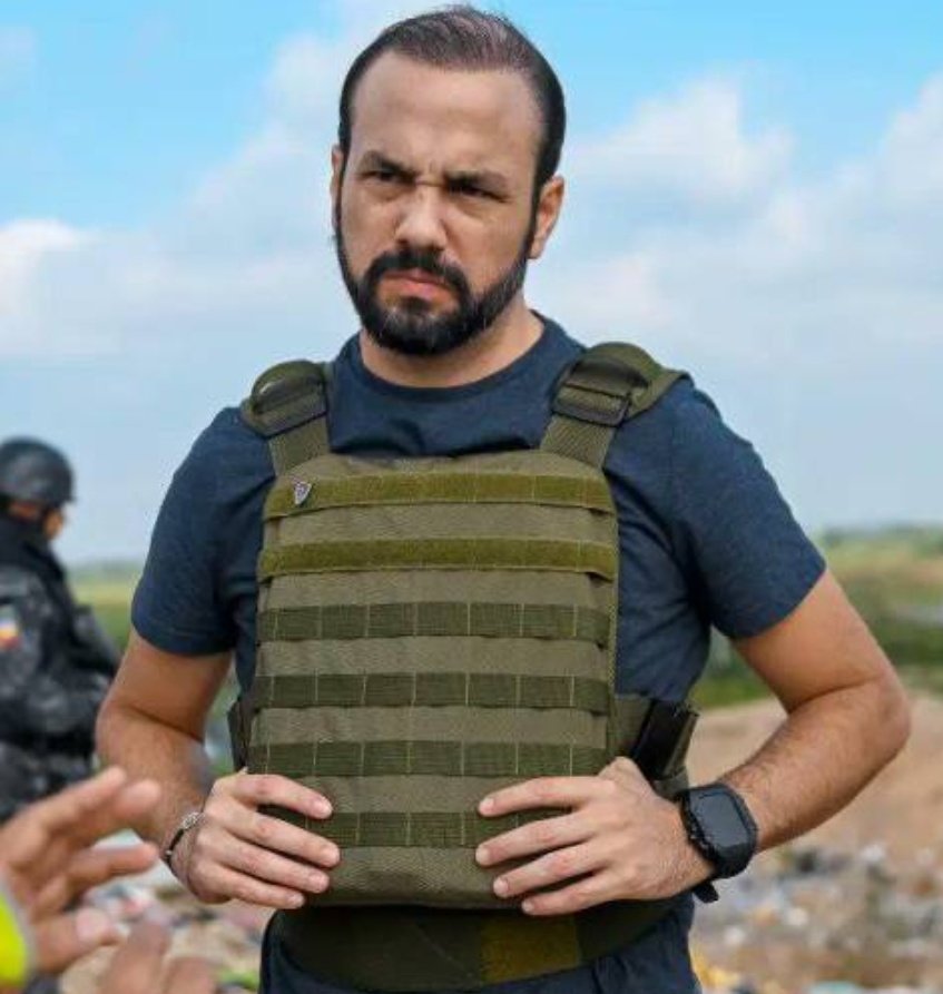 QuitoNoticias1's tweet photo. 🔴¿ALCALDE METIDO CON NARCOS?🔴
🔹 La Fiscalía abrió una indagación en contra del alcalde de #Durán, Luis #Chonillo, por delincuencia organizada.
🔹 El proceso se abrió tras la condena contra Negro Tulio.
🔹 Chonillo es mencionado varias veces en el juicio contra Negro Tulio. https://t.co/MFWAuoSmHN