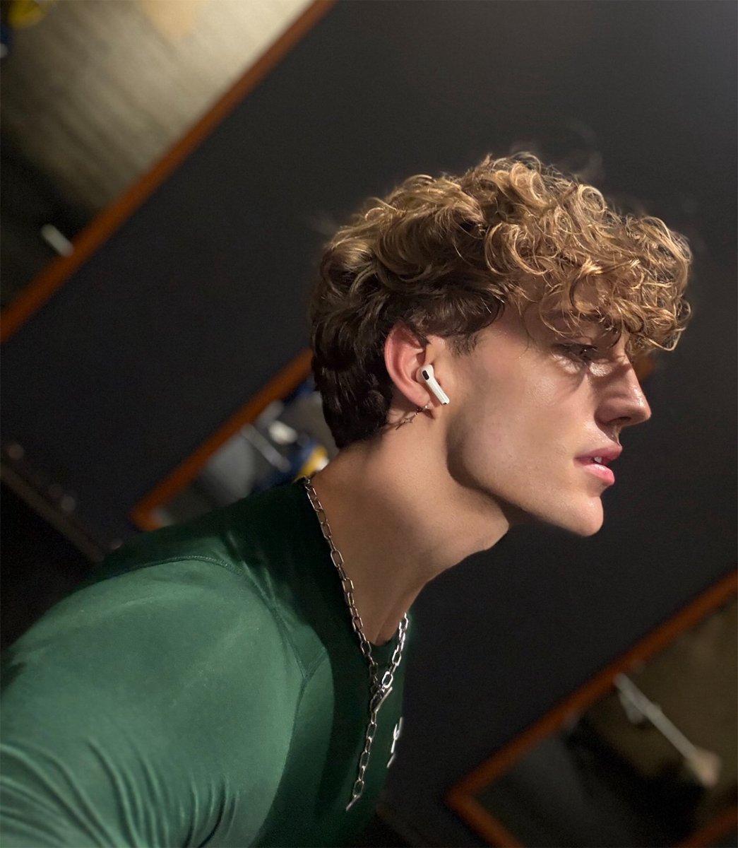 Hazel Hoffman tweet media