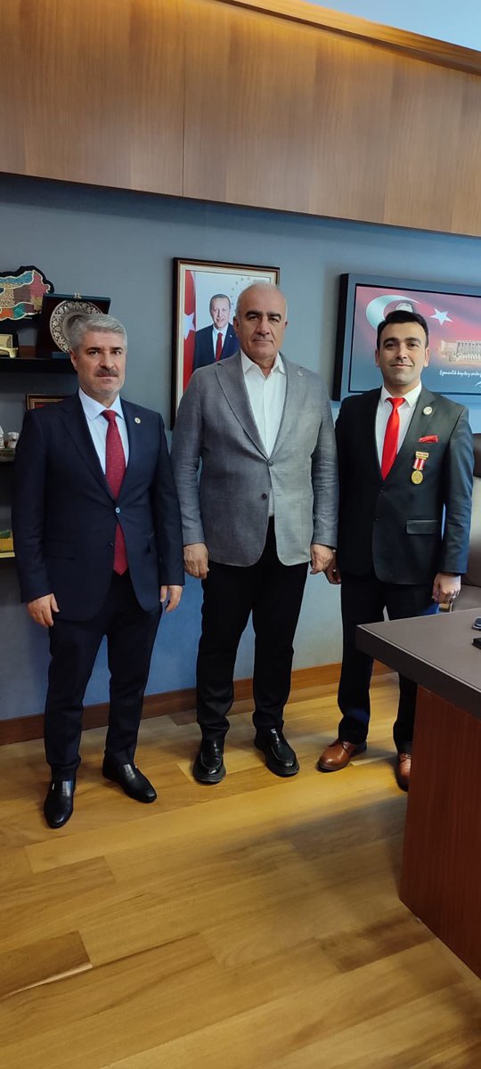 📍 TBMM

Er Şehit ve Gaziler Platformu Başkanı Gazi Okan Özalp ile Besni Belediye Başkanımız Sn. Reşit Alkan’ı Meclisimizde misafir ettik.

Şehit ve gazilerimizin fedakârlıklarının karşılığı hiçbir sözle ölçülemez; onların emanetine sahip çıkmak, bizlere düşen en büyük