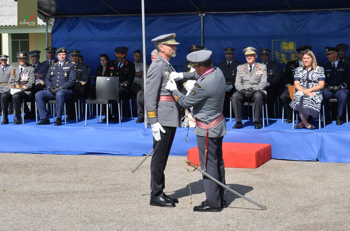 Exercito_pt's tweet photo. 📢 Teve esta tarde lugar a Cerimónia de Tomada de Posse do novo Comandante do Regimento de Engenharia N.º 3, Coronel Almeida Ramalho, que sucedeu no cargo ao Coronel Amaral de Oliveira.
#ExércitoPortuguês #BrigInt #RE3 #Engenharia #Potencial_Humano #Liderança https://t.co/4vRFRfVXSR