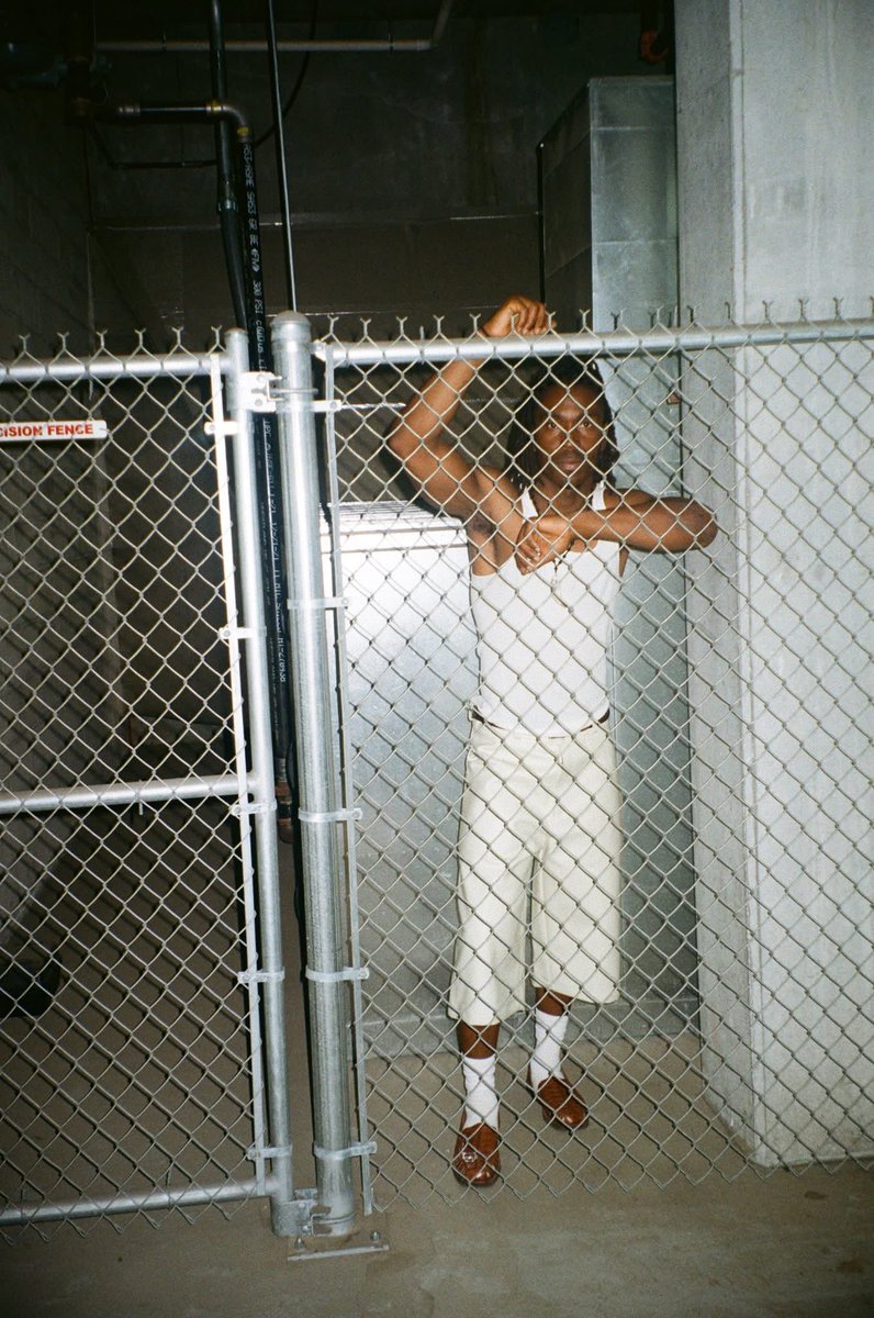 Liberian 🇱🇷 trapco artist Lib FOREIGN ( <a href="/libforeign/">FOREIGNMINATI 🇱🇷</a> ) , based in the U.S. 🇺🇸 , is turning heads by promoting the Liberian clothing brand WATERSIDE DESIGNS ( <a href="/waterside/">子堯</a>.designs ) . The collection includes the Flag T-shirt, WS Walter top, and POD wide leather shorts.