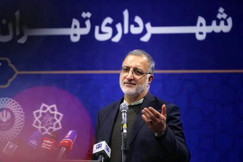 yasharsoltani's tweet image. #زاکانی شهردار تهران به بهانه حمله اسراییل و شرایط ویژه کشور؛ بطور خودسرانه و #غیر_قانونی دستورالعملها و ضوابط ساختمانی، مقررات شهری و مقررات باغات و فضای سبز تهران را تغییر داده است.
اعضای مثلا شورای شهر تهران!
در زمانهای که ایران با اسراییل و امریکا درگیر جنگ شده است، لااقل…