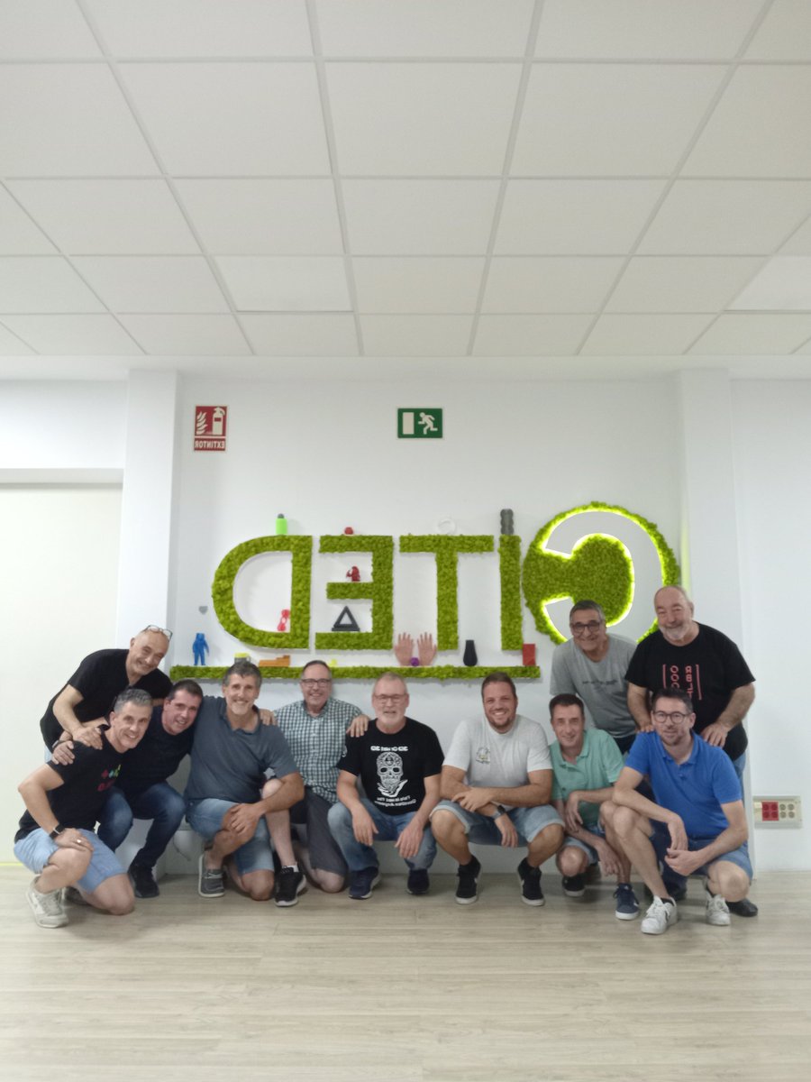 ToniMorenoRey's tweet image. Hoy en el Cited de @educantabria preparados para iniciar unos días de trabajo en equipo con @ROBOLOT @cantabRobots @clubroboticagra y @alcoibot.
Pasarán cosas...