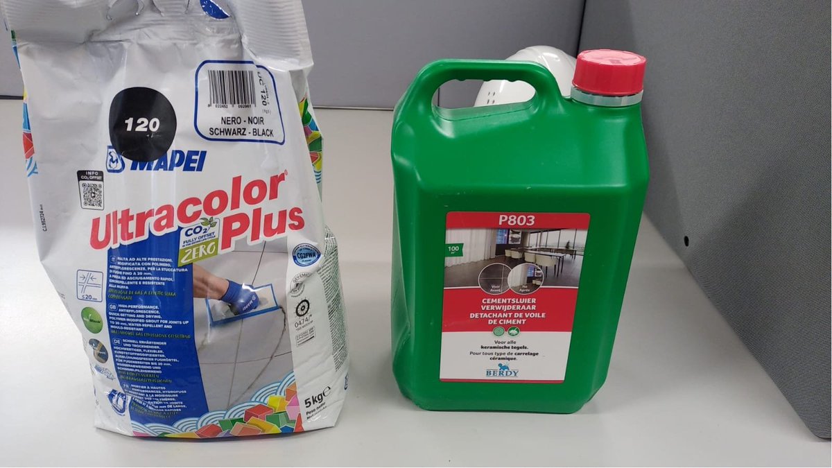 Stoneplusbe's tweet photo. 2000 m² vloer vervuild door zwarte voeg &amp; cementsluier?
Faber 30 redde de oplevering!

Procedure:
1️⃣ Aanbrengen
2️⃣ 15 min wachten
3️⃣ Boenpad
4️⃣ Spoelen

🛒 Shop nu: https://t.co/RiWxUNgdAx

#bouw #reiniging #Faber30 #StonePlus https://t.co/M8fMZB3vnU