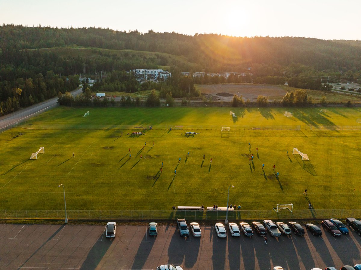 MoveUpPG's tweet image. Fast feet, fierce competition, and Friday night lights. ⚽

The PG Men’s Soccer League brings together players from all walks of life—because in this city, community is the real MVP.

#PGSoccer #MoveUpPG #GameOnPG