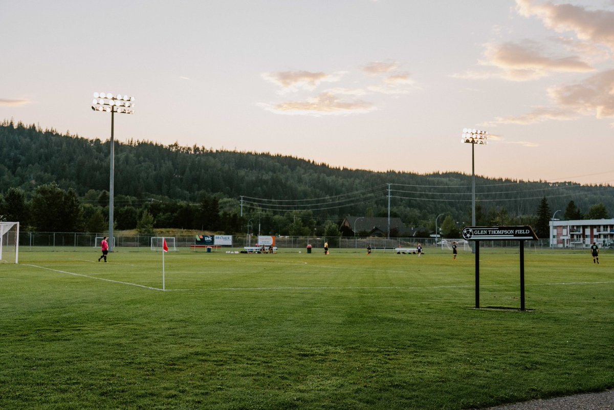 MoveUpPG's tweet image. Fast feet, fierce competition, and Friday night lights. ⚽

The PG Men’s Soccer League brings together players from all walks of life—because in this city, community is the real MVP.

#PGSoccer #MoveUpPG #GameOnPG