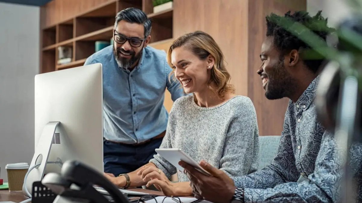 Sometimes your message needs to cut through the noise instantly. 

Channel takeovers help you do just that by letting priority content take over any screen at the right time. From live events to last-minute updates, this blog shares how to use takeovers effectively with