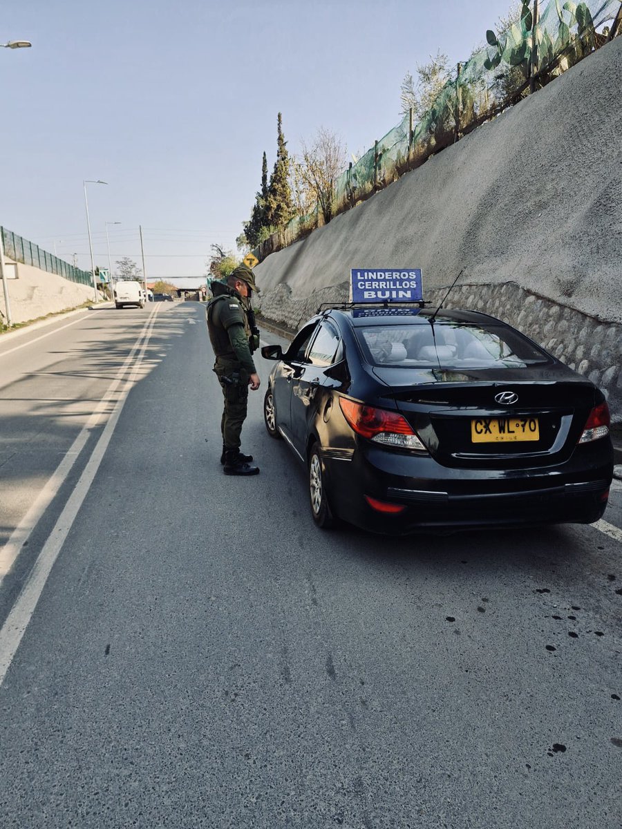 #Buin: Carabineros de la Tenencia Linderos, efectúa fiscalización a vehículos de locomoción colectiva del sector, con la finalidad de que estos den cumplimiento a la normativa de tránsito vigente, para un seguro traslado de pasajeros.

#LaPrevenciónEsNuestraEsencia