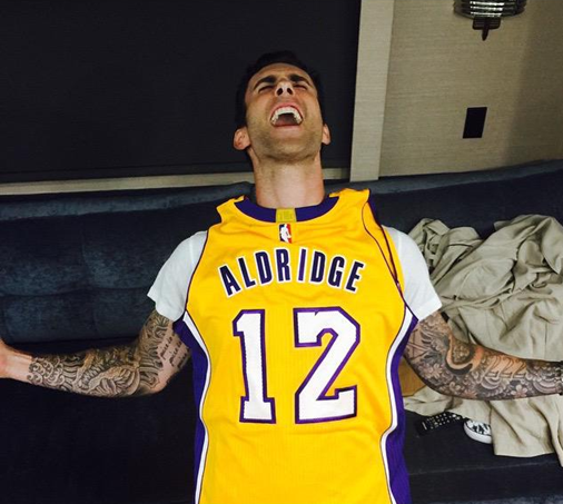 Así se siente estar esperando a ver qué hace DeAndre Ayton un miércoles a la tarde.