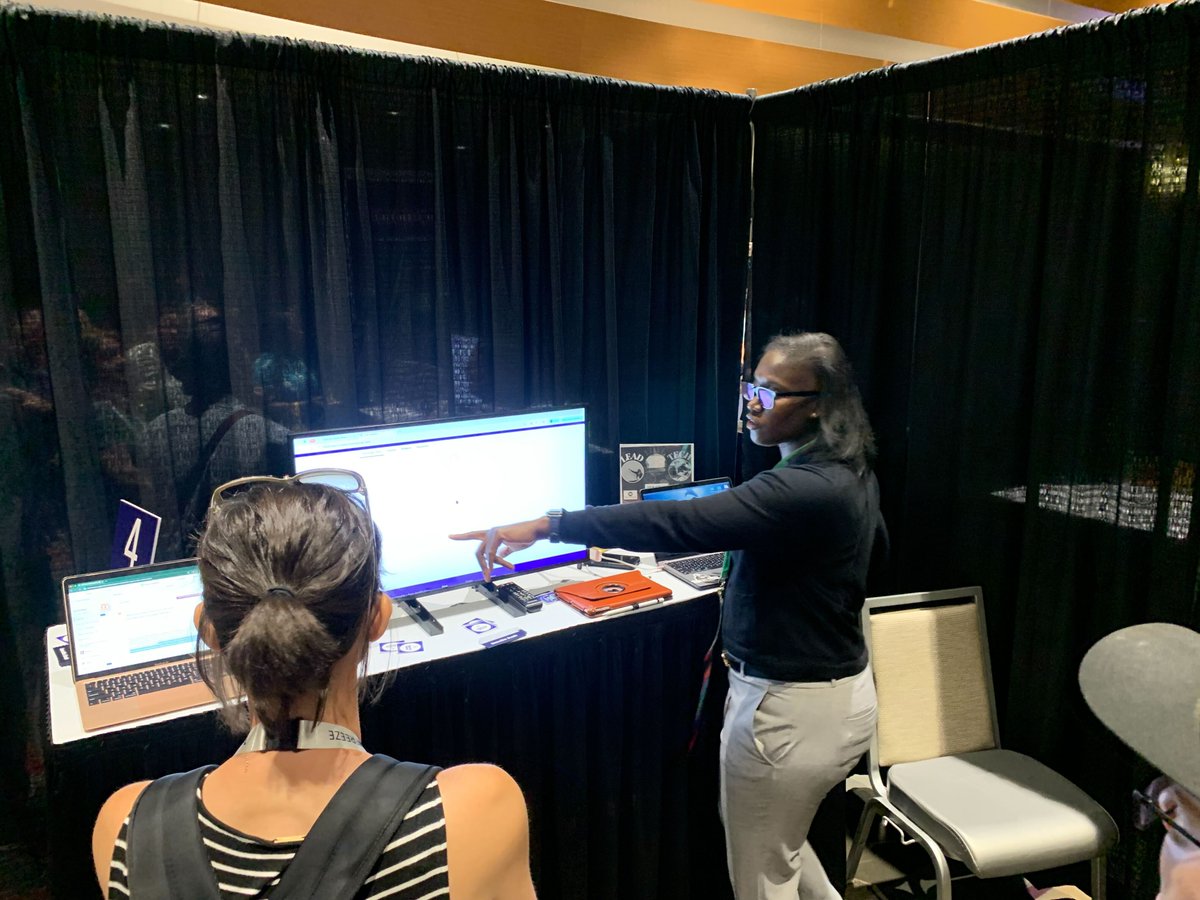 khanacademy's tweet image. #ISTE2025 Highlight! 🤩 Georgia educator Kawanna Jones led a Khanmigo session—and the energy was amazing! 🎤
Teachers loved how seamlessly it works with Khan Academy’s trusted content. We’re always building with teachers and students in mind. 💙