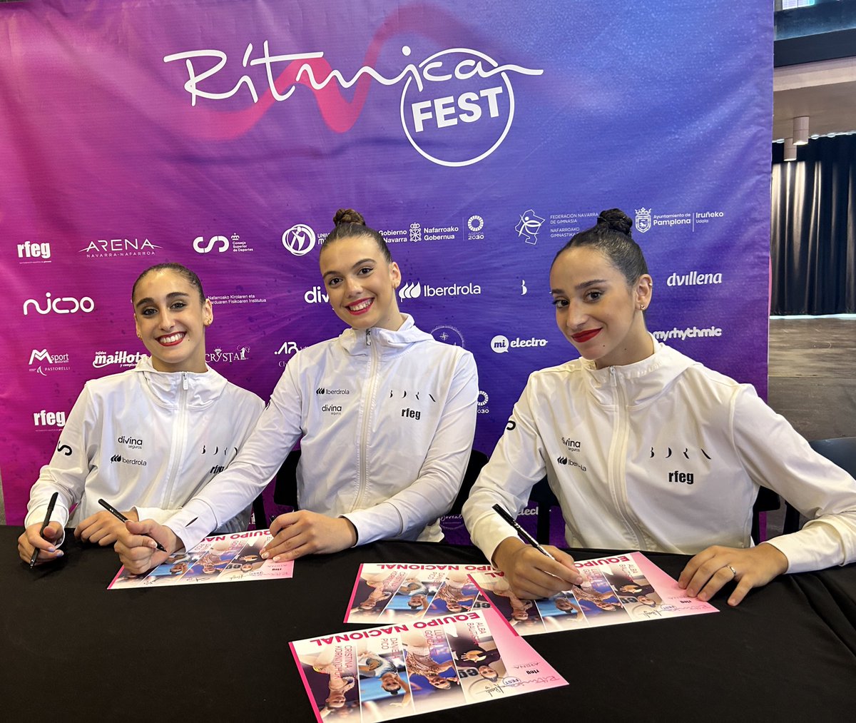 📝 Daniela Picó, Lucía González y Alba Bautista ya están firmando autógrafos en #RitmicaFest 🩷

¡Experiencias únicas!🤩