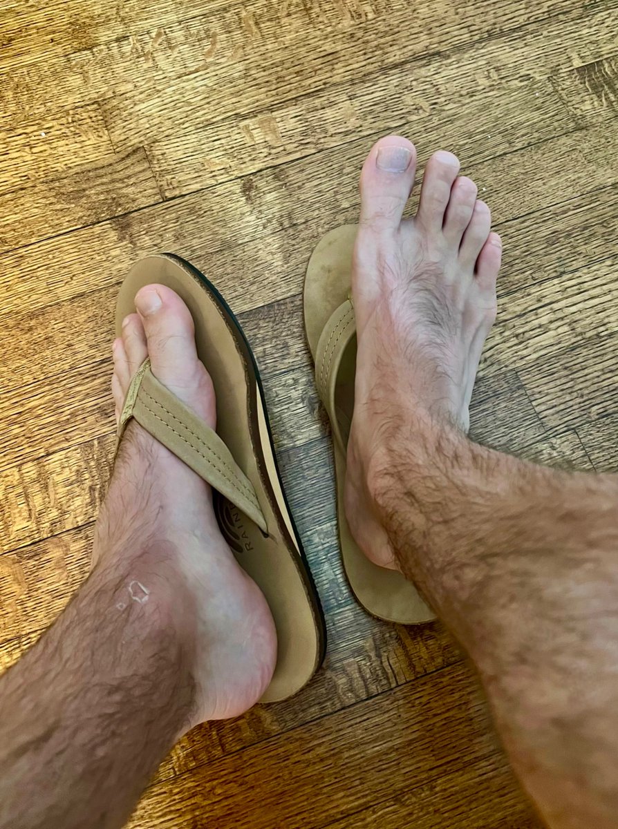 footbrokyle's tweet photo. The tan lines give you a perfect path to trace with your tongue https://t.co/q56m8Xi0rr