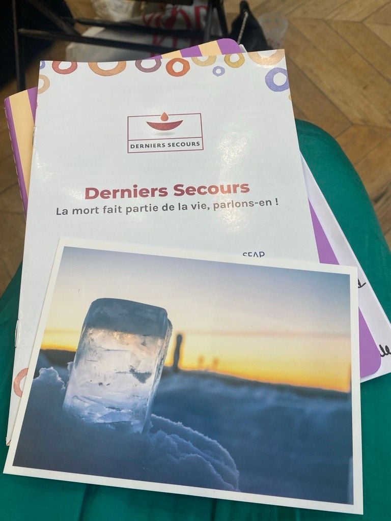 Agevillage (@agevillage) on Twitter photo 🕯️ Accompagner un proche en fin de vie, ça s’apprend ! Retour sur la formation Derniers secours, proposée par l'<a href="/asso_SFAP/">SFAP SoinsPalliatifs</a> 👉 buff.ly/unIS8z3
#findevie #soinspalliatifs 🕯️ Accompagner un proche en fin de vie, ça s’apprend ! Retour sur la formation Derniers secours, proposée par l'<a href="/asso_SFAP/">SFAP SoinsPalliatifs</a> 👉 buff.ly/unIS8z3
#findevie #soinspalliatifs