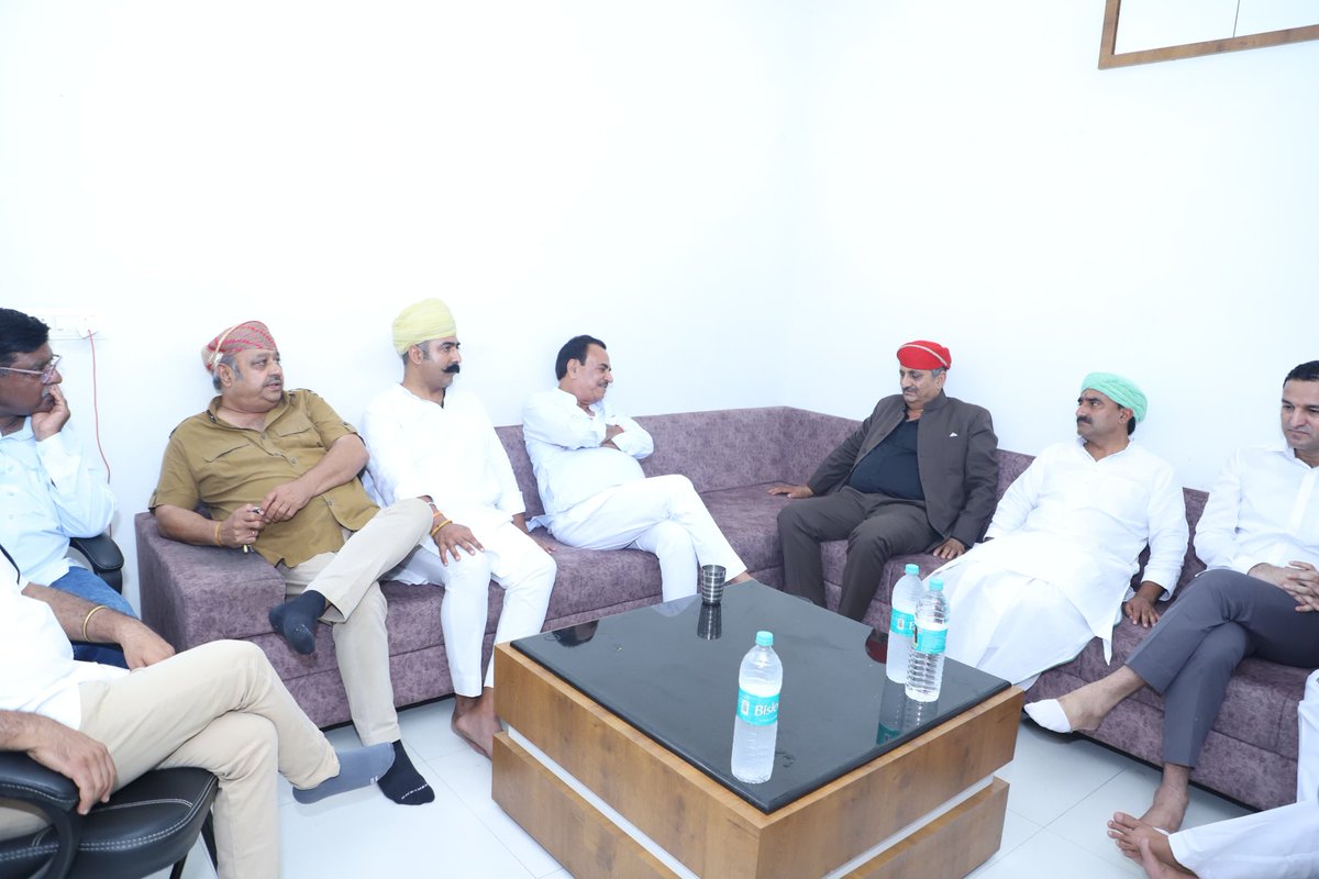 pratapkalvi's tweet image. सुमेरपुर,पाली,राजस्थान।
महाराज शार्दुल सिंह जी जयंती,
महाराणा प्रताप के पुत्रों में से एक महाराज शार्दुल सिंह जी, जो हल्दीघाटी के युद्ध में देश और 36 कॉम के लिए काम आए 
#pali #sumerpur #marwar #mewar #maharanapratap #maharaj #shardul #jayanti #lokendrasinghkalvi #karnisena #Kalvi