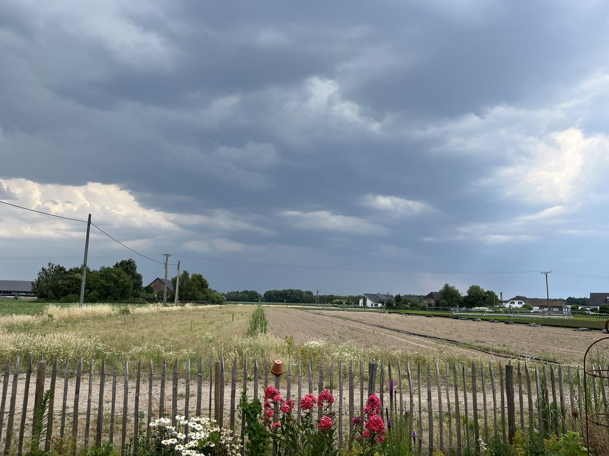 Wetterfront zieht bei Kalkar auf. <a href="/Kachelmannwettr/">Kachelmannwetter</a>