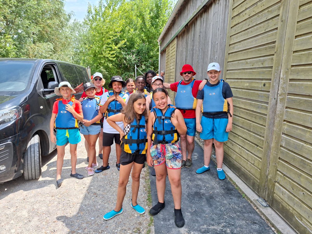 Ce mercredi, les jeunes élus du Conseil Municipal des Jeunes <a href="/valdereuil_info/">Val-de-Reuil</a> ont mené une belle action écologique en ramassant les déchets sur l’Eure en kayak ! Une belle démonstration d’engagement et de responsabilité citoyenne ! 💪