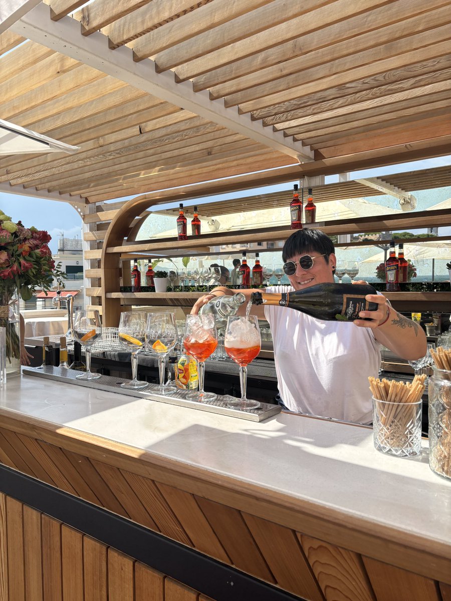 tracybbd's tweet image. If you’ve met me, you know I always serve Aperol Spritz at happy hours
@alt_layer