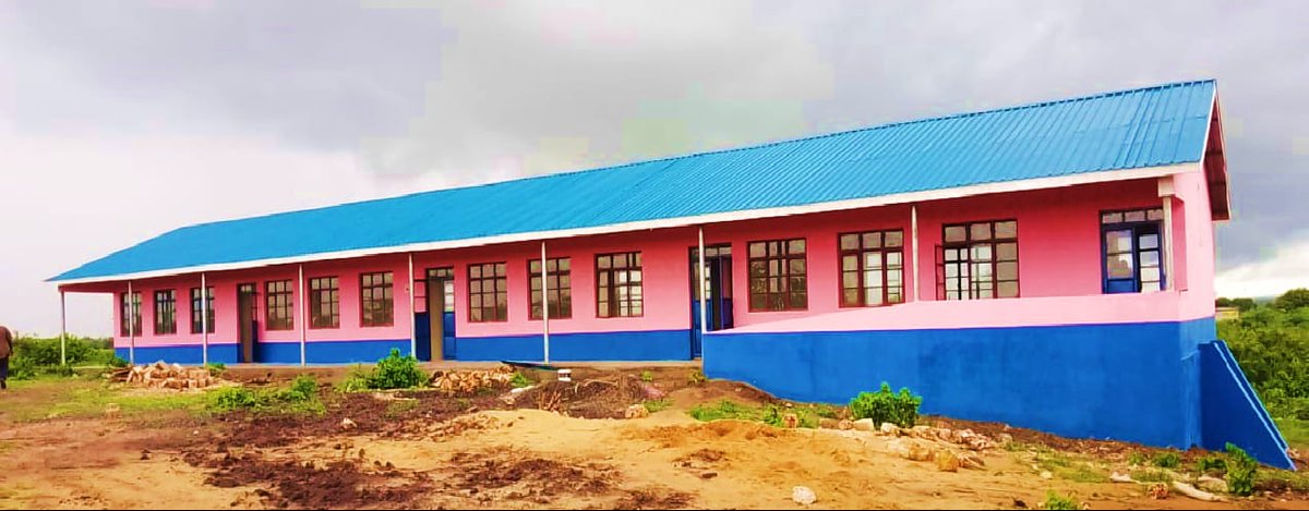 CoastDev's tweet photo. Exciting news from Burangi Primary School!
The long-awaited move from the old, unsafe structures to a brand new location is finally happening.
Today, the air was filled with joy and excitement as learners made the big move.
#FromOldToNew
#NewBeginnings
#BurangiPrimary https://t.co/U06WzIN3q4