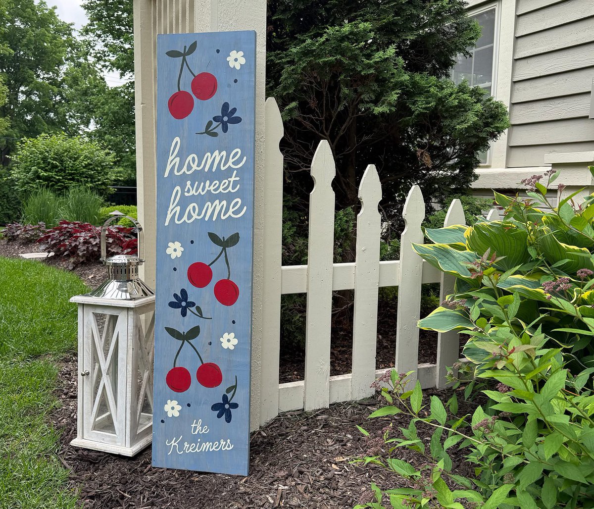 boardandbrushcs's tweet image. 𝐉𝐔𝐋𝐘 𝐍𝐄𝐖 𝐑𝐄𝐋𝐄𝐀𝐒𝐄 ☀️🍉🌿
Check out our playful patterns and summertime charm! Brighten your home and your gatherings with fruity porch signs, floral trivets and BBQ-ready trays. Plus, we&apos;re launching TWO NEW projects: the shutter trivet &amp;amp; a 3-board tray! 🤩