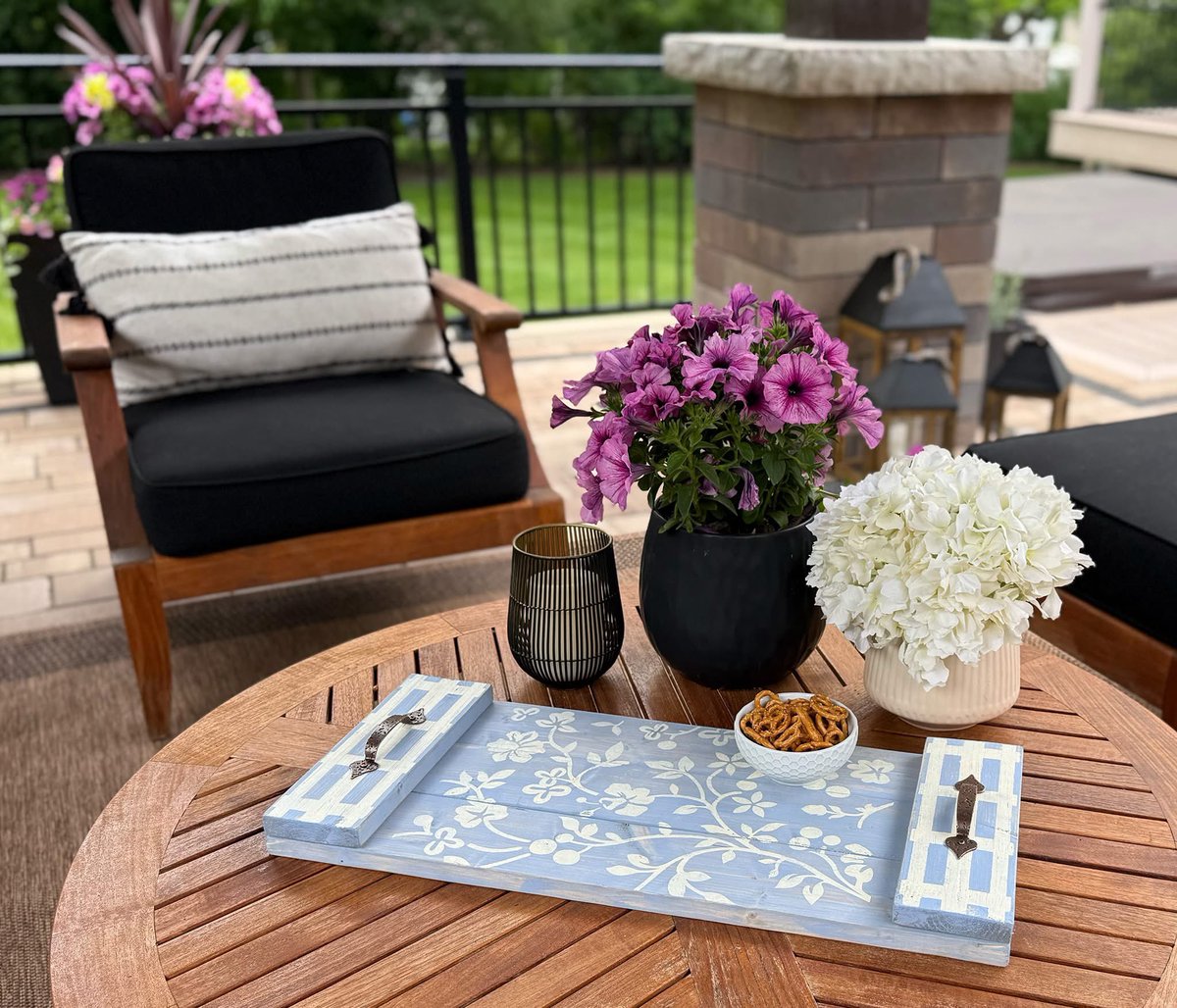 boardandbrushcs's tweet image. 𝐉𝐔𝐋𝐘 𝐍𝐄𝐖 𝐑𝐄𝐋𝐄𝐀𝐒𝐄 ☀️🍉🌿
Check out our playful patterns and summertime charm! Brighten your home and your gatherings with fruity porch signs, floral trivets and BBQ-ready trays. Plus, we&apos;re launching TWO NEW projects: the shutter trivet &amp;amp; a 3-board tray! 🤩