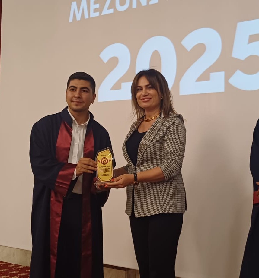 Elazığ Organize Sanayi Bölgesi Meslek Yüksekokulunun 2024-2025 yılı mezuniyet töreni Konferans Salonumuzda yapıldı. Programa Fırat Üniversitesi Rektörü Prof.Dr. Fahrettin Göktaş, Yönetim Kurulu Başkanımız Suat Öztürk, Yönetim Kurulu Üyelerimiz İzzet Özen, Oya Düşmez katıldı.