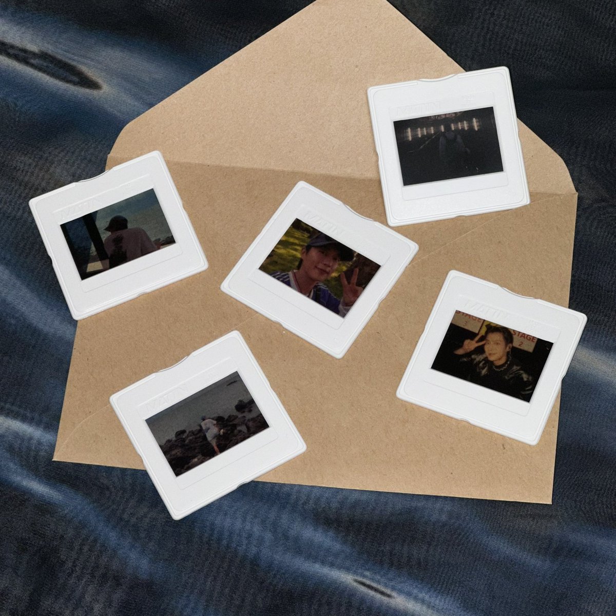 8letters_0704's tweet photo. 💌 8 𝑳𝒆𝒕𝒕𝒆𝒓𝒔 ;  𝐼 𝐿𝑂𝑉𝐸 𝑌𝑂𝑈 ₊˚⊹♡

𝐏𝐫𝐞𝐯𝐢𝐞𝐰 𝐍𝐨.𝟐
기본특전 : 플라워픽 / 엽서 / 포카 / 필름마운트

* 필름마운트 (5종 중 1종 랜덤)🎞️ https://t.co/rhUsRUieiG