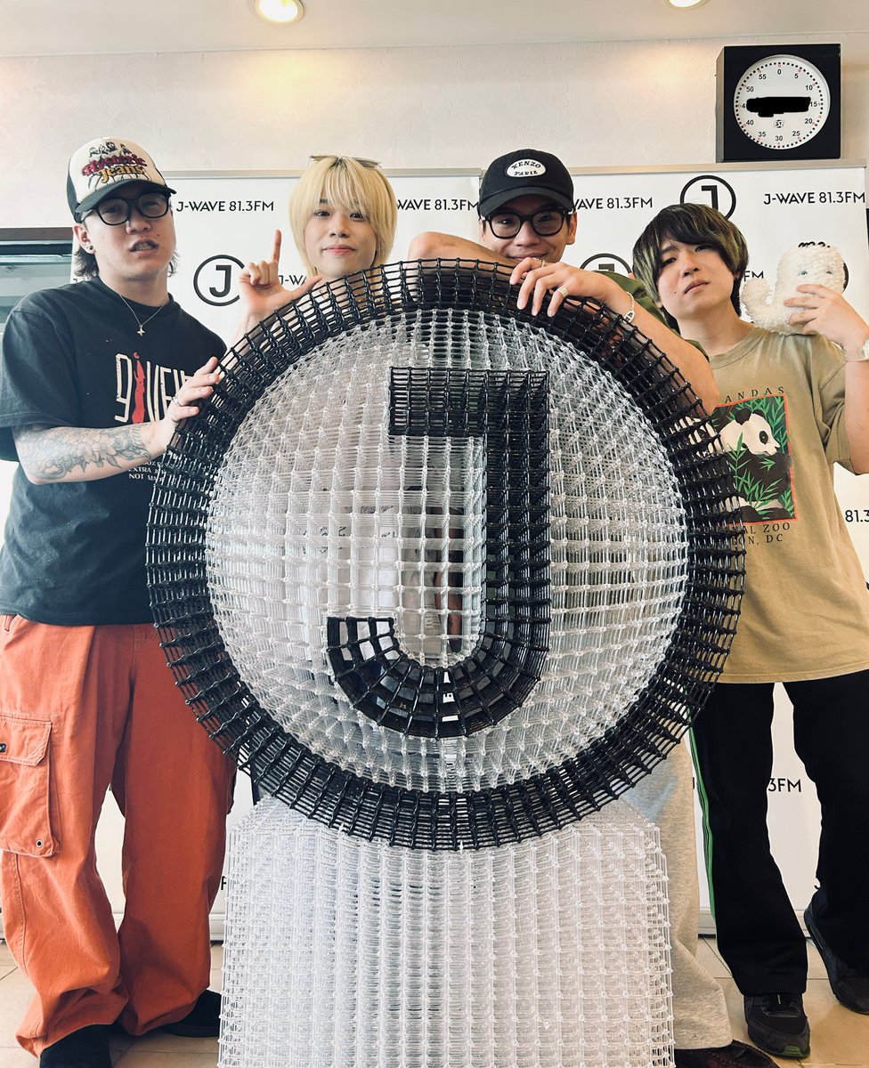 THEKINGSPLACE's tweet photo. 📻< 木曜キンプレは #ねぐせ。⚡️

初回放送ありがとうございました！
質問相談は
https://t.co/WRQpQvw0tK

来週は...
新曲『織姫とBABY』でコラボした
汐れいらさんがゲスト！

曲のことから、曲じゃないことまで
いろいろお話しします🎙

#kp813 #jwave https://t.co/nwkrTmGA3J