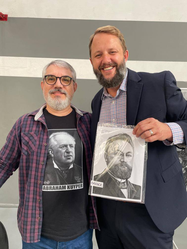 MarcosReformed's tweet image. Me, @matthewkaemingk, Abraham Kuyper and Herman Bavinck.
The arts on the t-shirt and print are mine, I drew them!
If you want to purchase or be a reseller in your country, talk to me!
markartt@hotmail.com
+55 19 992880122