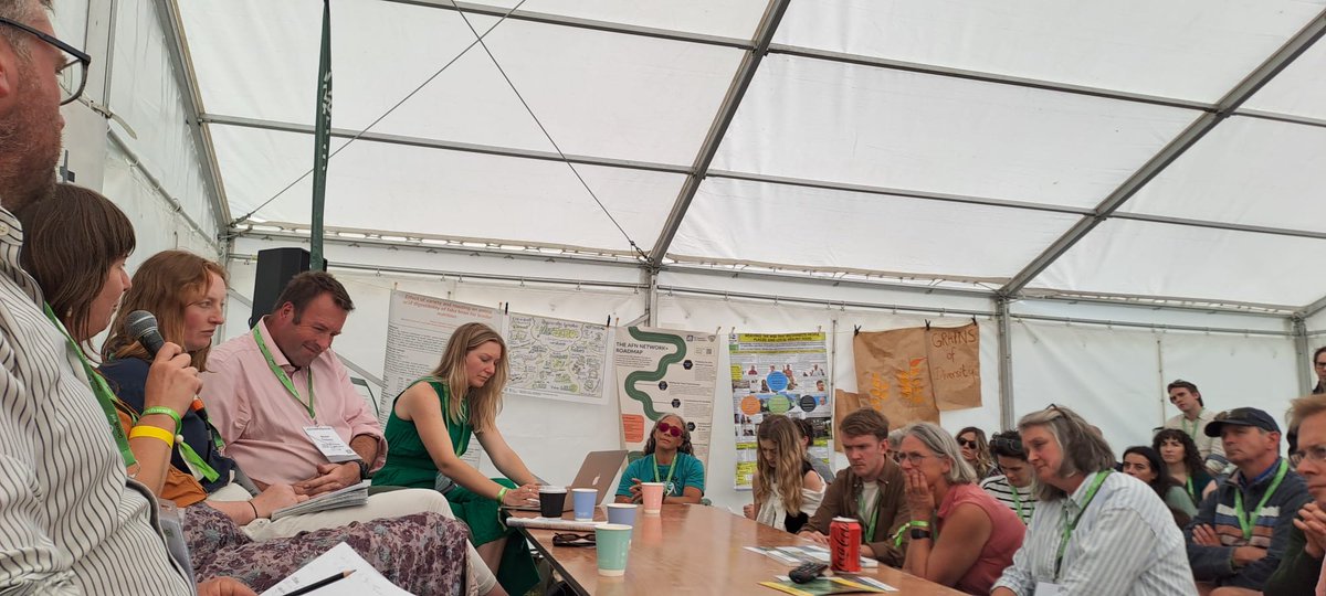 AFNnetwork's tweet image. #Groundswell25 What a day! A full (to bursting) house for Professor Tim Lang, an excellent Alternative Proteins session &amp; a lovely tea break.Lots more to come tomorrow starting at 9am with 🗳️How do we get voters to care about food systems transformation?☑️ tinyurl.com/2jnadcm5