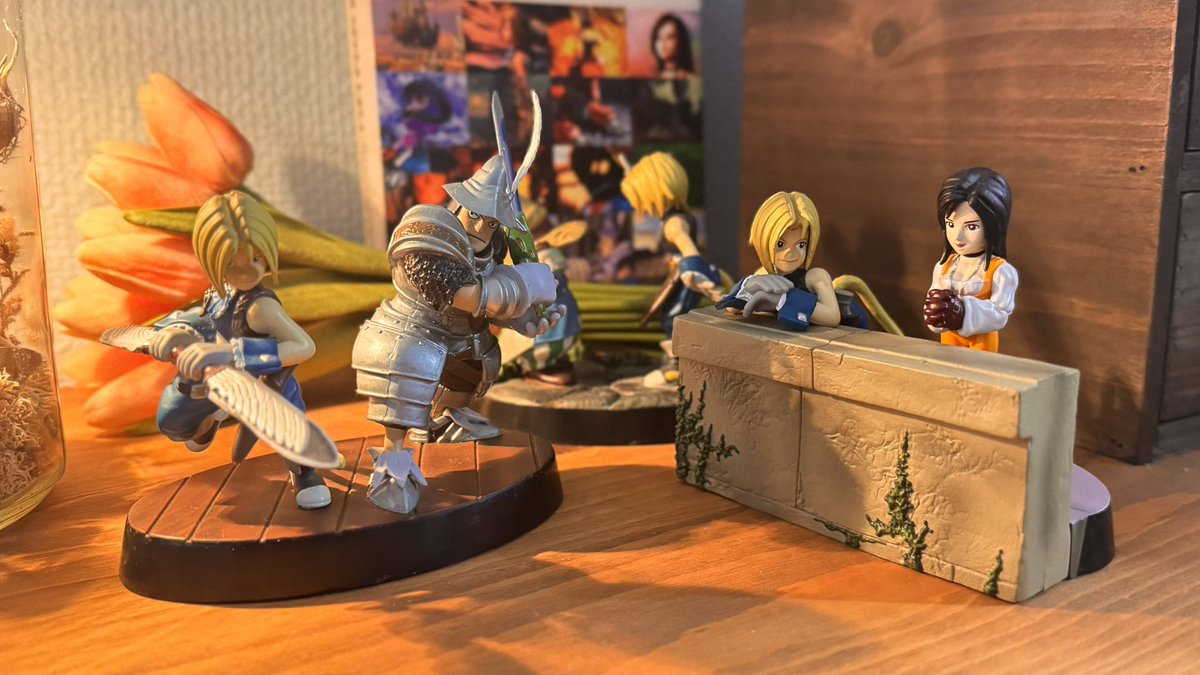 大昔のFF9のフィギュア、ジオラマと呼んでいいのかわからないけどこのワンシーンを切り取った様なこのフィギュアが大好きでずっと宝物…✨
こんなのまた出して欲しいなぁ✨