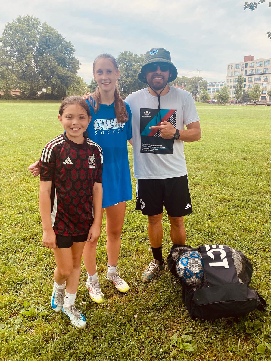 This guy’s a 🔟. #inthetrenches with Danny Barrera. ⚽️❤️

#soccer #football #earlymorninggrind #ecnl #ctsoccer #wetpitch