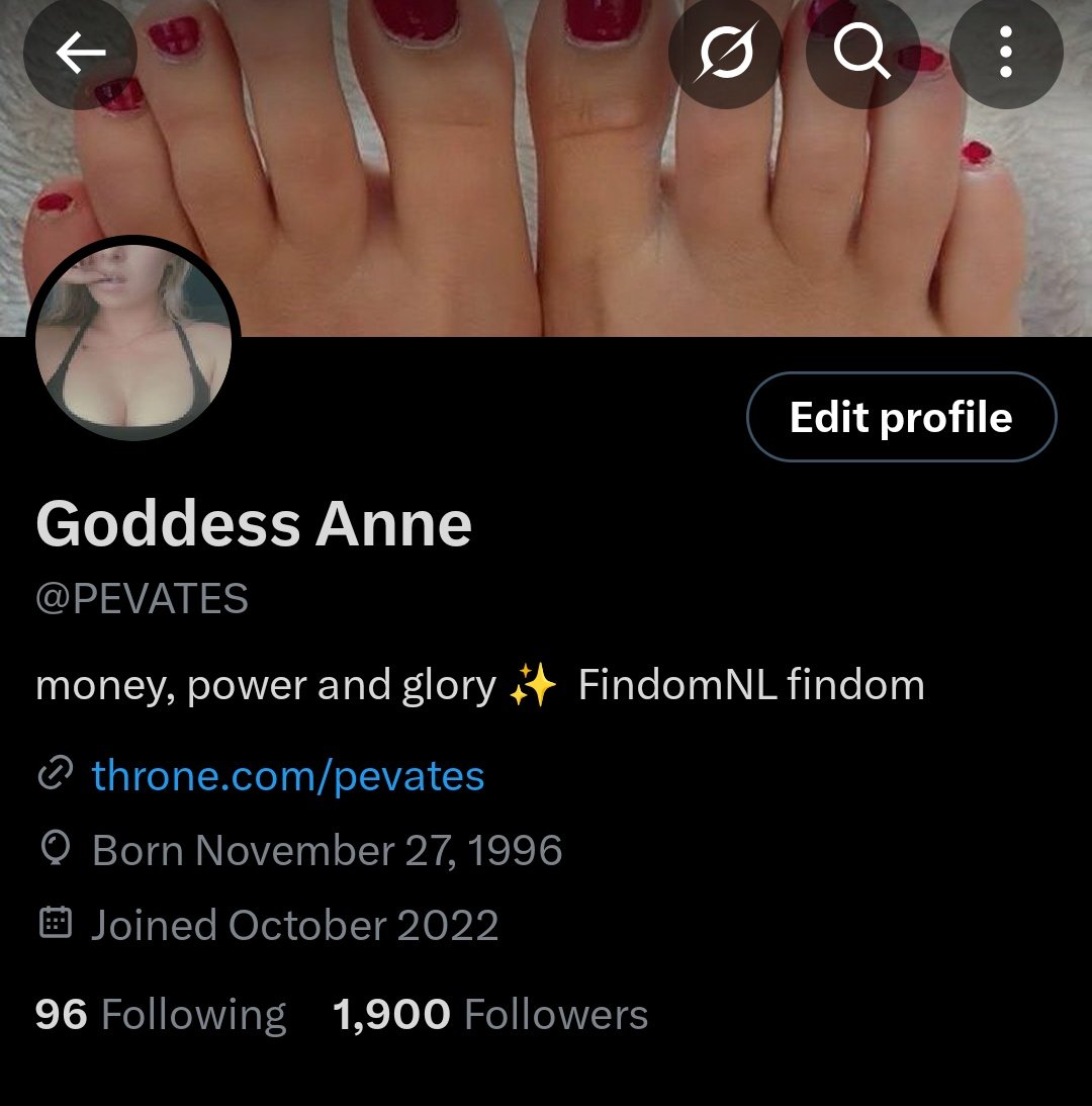 1900 followers 🥰🔥

Gratis opdracht:
Op je knieeen en RT.