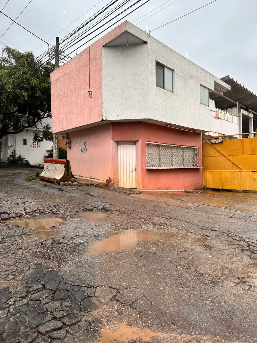 ExtraMorelos's tweet photo. #DENUNCIACIUDADANA | Vecinos piden ayuda para difundir un socavón que se ha ido formando sobre la calle Arrastradero, en el poblado de Chamilpa.
Este hundimiento afecta una de las avenidas principales, que conecta hacia el Seminario San José y la colonia Cuauhtémoc. ⚠️ https://t.co/gRSEdbBdx9