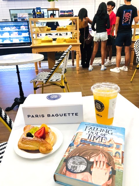 Eileen_Schnabel's tweet photo. ❤️ Huge thanks to @ParisBaguetteUS for the perfect pastry and to @MPHaddix for the perfect story.
What a combo. 📚🥐✨
#BakeryReads #BookLoversUnite #ParisBaguette #MargaretPetersonHaddix https://t.co/NX0v39nw7h