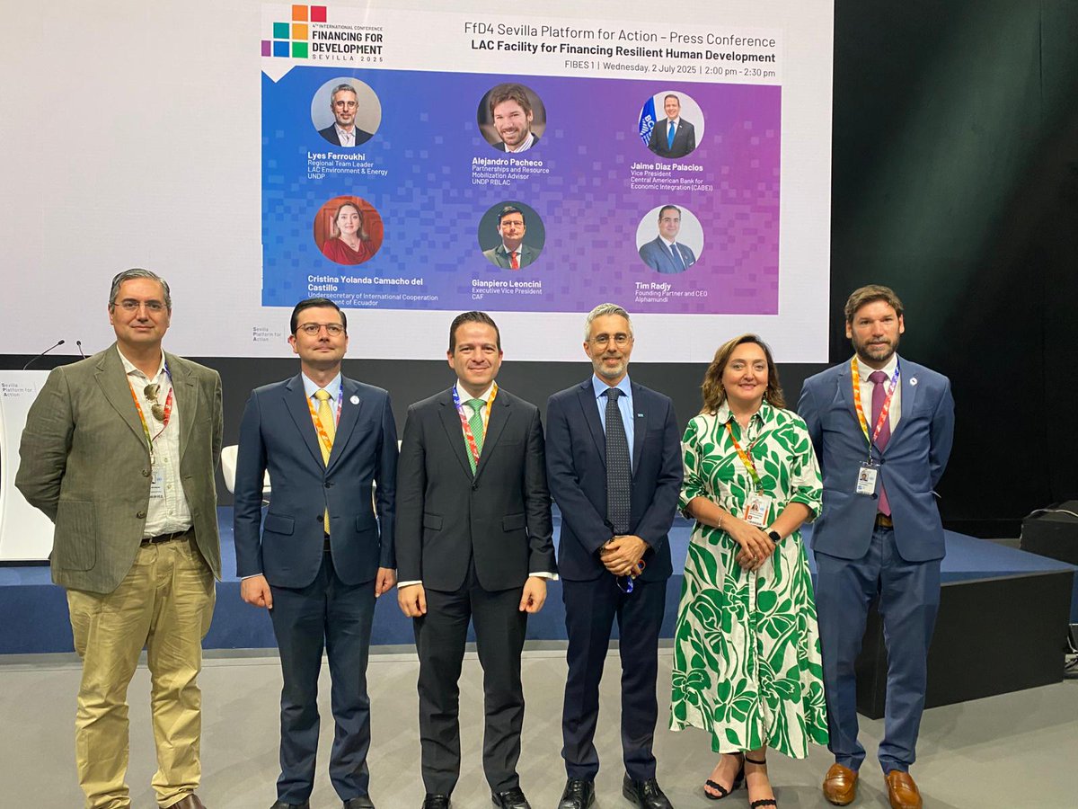 📢 Lanzamiento en #FFD4 en Sevilla: conoce nuestra nueva Facility de Financiamiento para el Desarrollo Humano Resiliente.

Una plataforma que une al sector público y privado para escalar soluciones inclusivas de alto impacto: go.undp.org/UH2