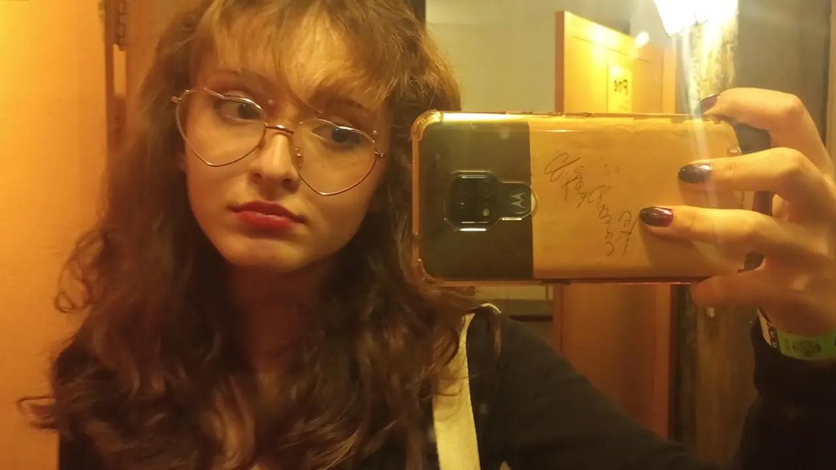 "atitude de menina com ausência paterna" nao coloque no MEU pai todo o esforço que EU fiz pra ser uma mulher horrível